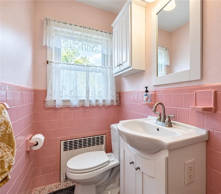 Single Family Residence at 41 Wildwood Avenue, East Providence, photo 23 of 30