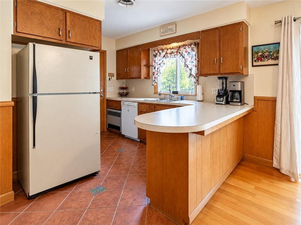 Single Family Residence at 41 Wildwood Avenue, East Providence, photo 13 of 30