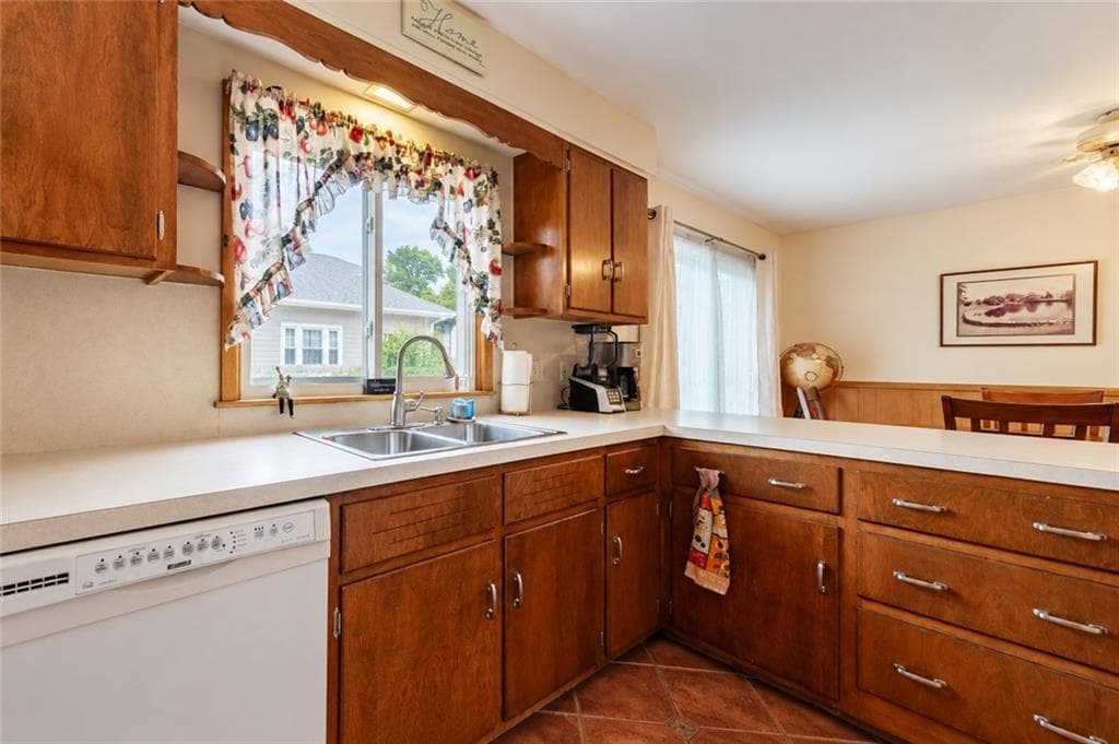 Single Family Residence at 41 Wildwood Avenue, East Providence, photo 10 of 30