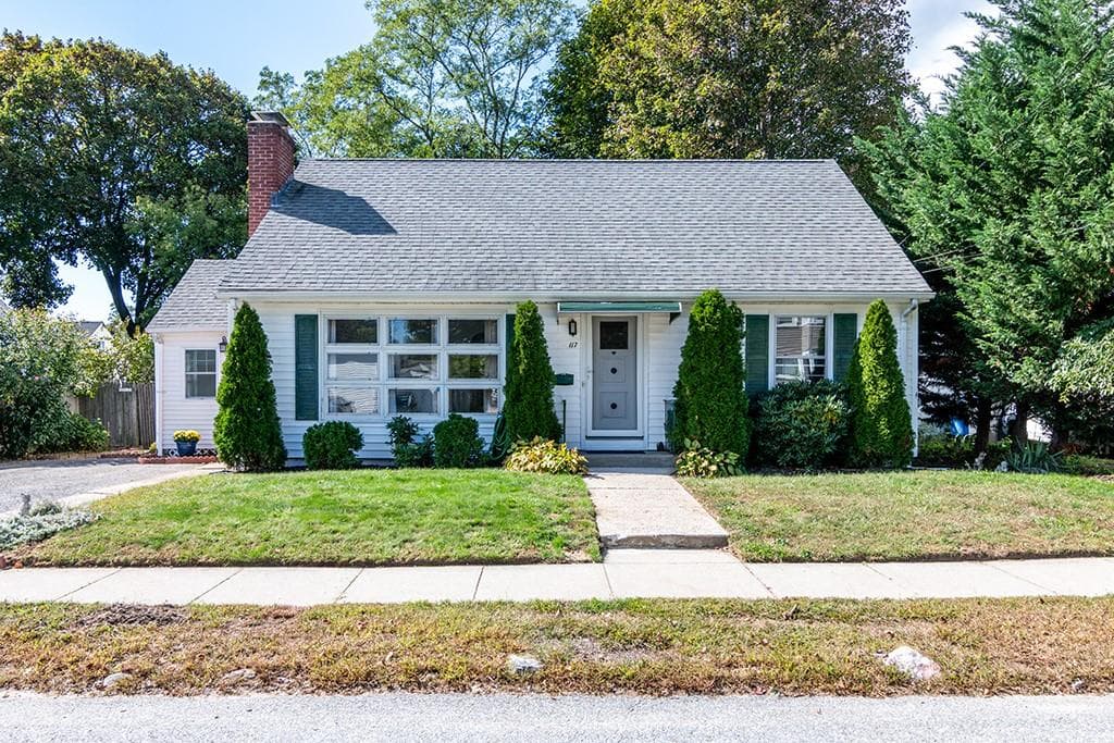 Single Family Residence at 117 Forest Avenue, Cranston, photo 4 of 21