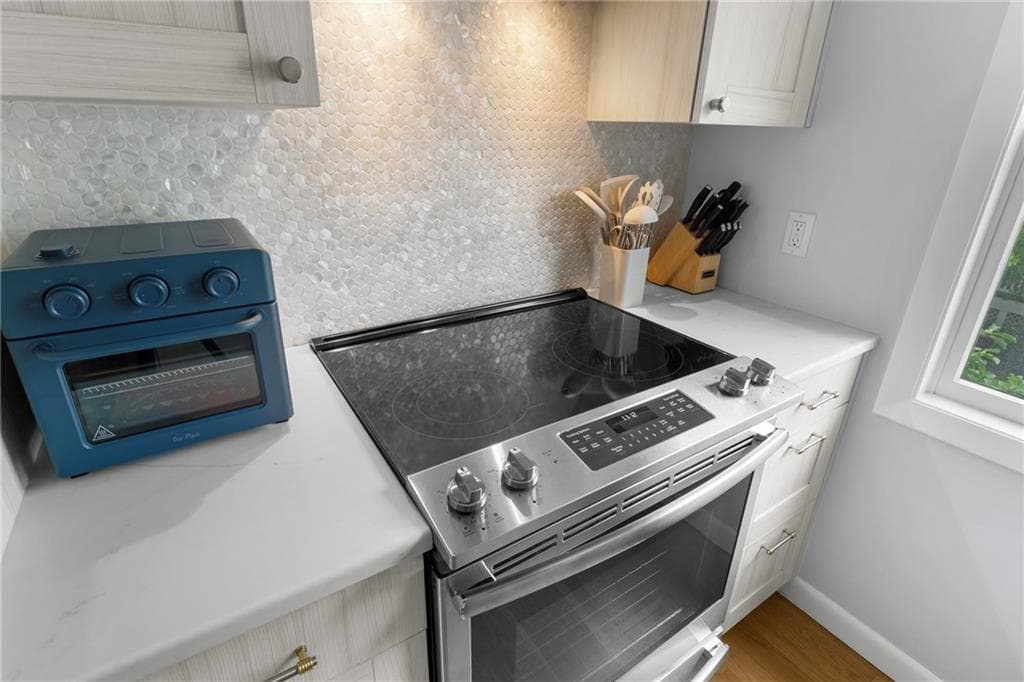 Condominium at 364 Bellevue Avenue UNIT D7, Newport, photo 25 of 35