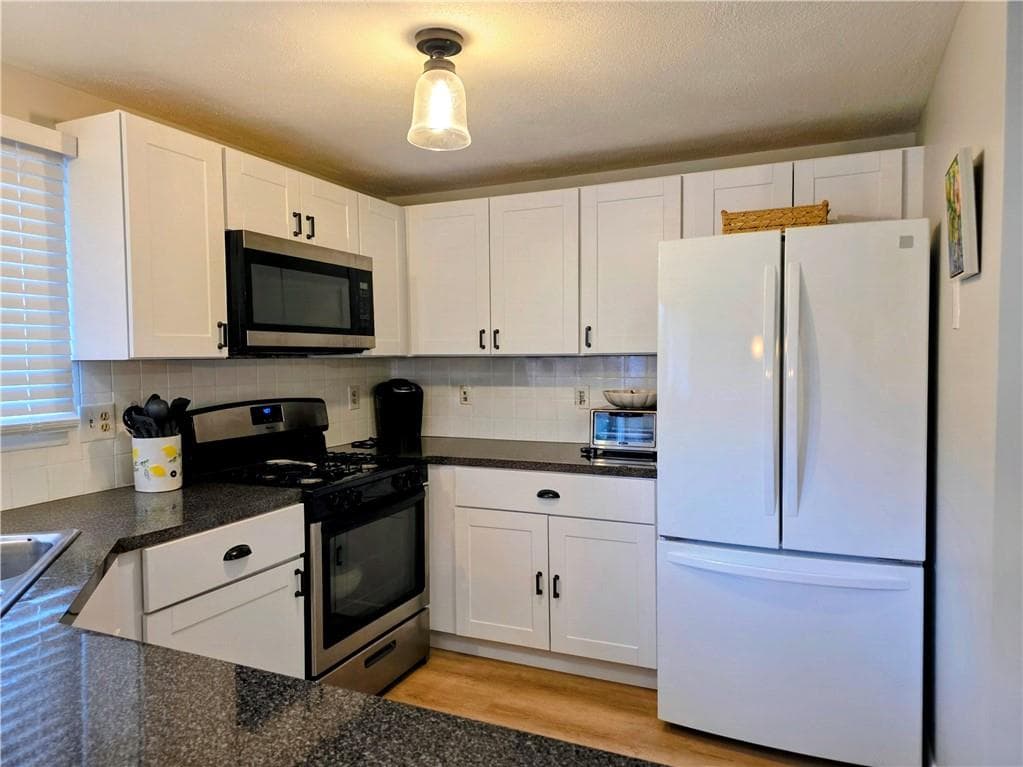 Condominium at 285 Scituate Avenue UNIT A, Cranston, photo 6 of 25