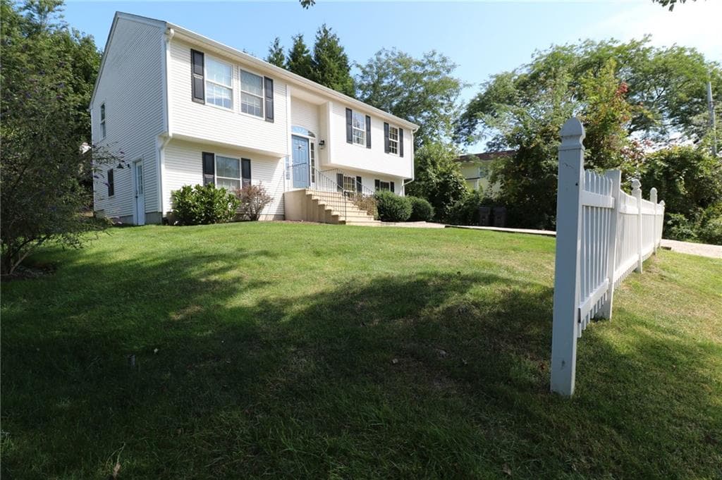 Single Family Residence at 22 Fairway Drive, Narragansett, photo 3 of 28