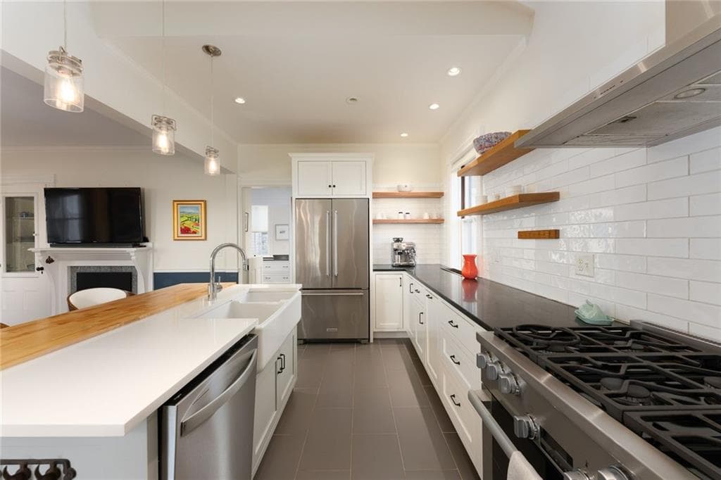 Single Family Residence at 60 Poppasquash Road, Bristol, photo 13 of 50