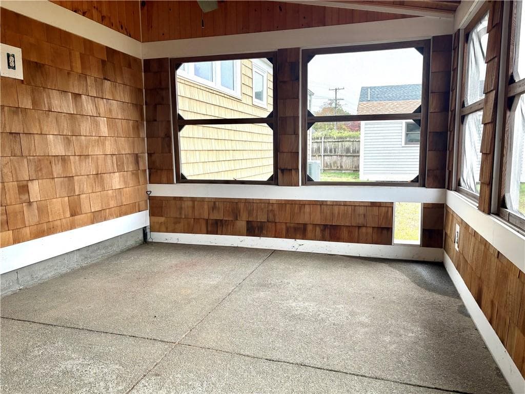 Single Family Residence at 85 Hilton Avenue, East Providence, photo 13 of 19