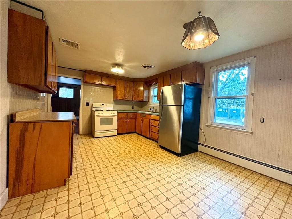 Single Family Residence at 85 Hilton Avenue, East Providence, photo 4 of 19