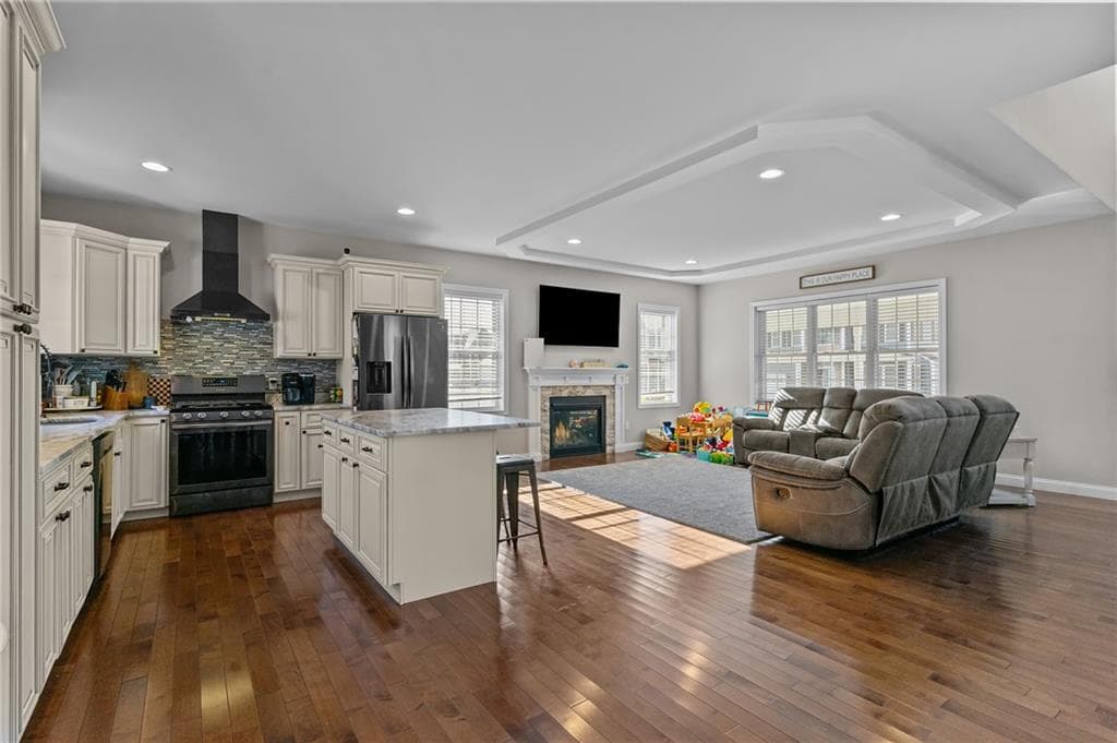 Single Family Residence at 132 Theresa Marie Avenue, Woonsocket, photo 11 of 33