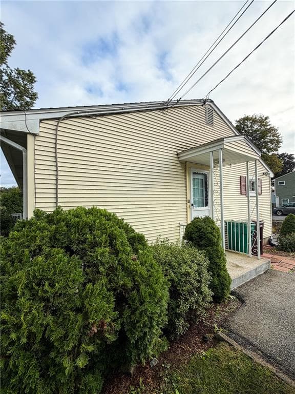 Single Family Residence at 411 Mendon Road, Woonsocket, photo 5 of 31