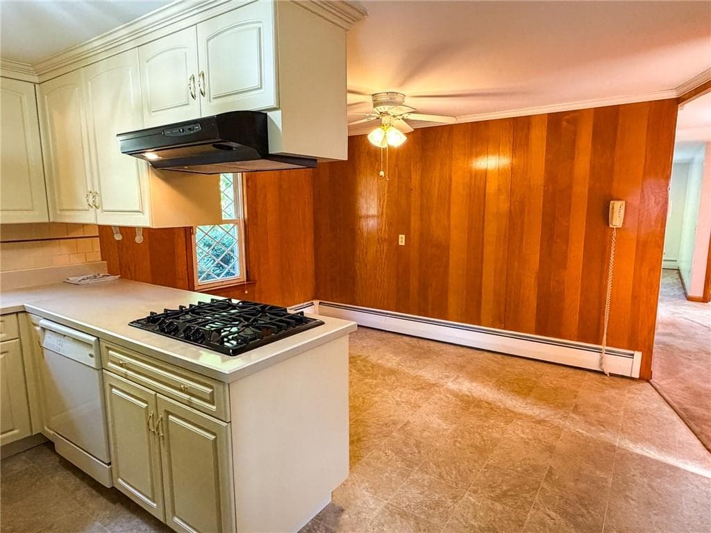 Single Family Residence at 411 Mendon Road, Woonsocket, photo 9 of 31