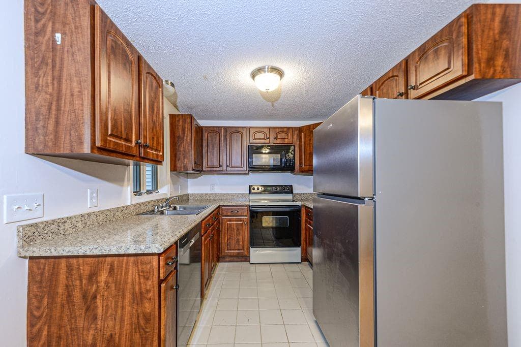 Condominium at 29 West Castle Way UNIT B, Charlestown, photo 4 of 13