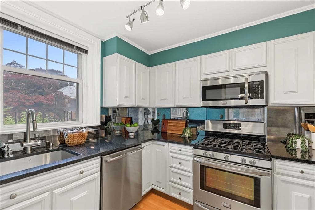 Condominium at 234 President Avenue UNIT 3, Providence, photo 18 of 37