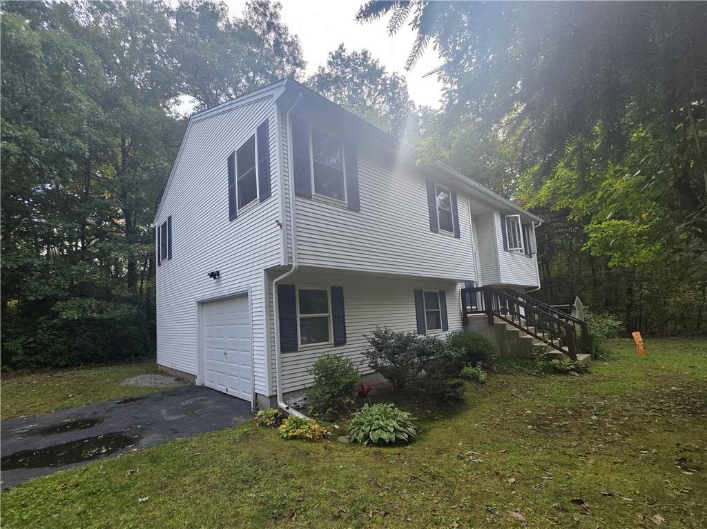 Single Family Residence at 399 Farnum Pike Pike, Smithfield, photo 3 of 21
