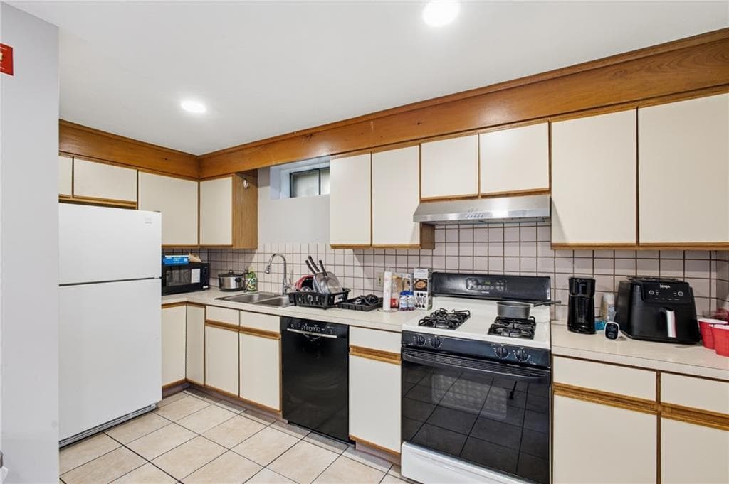 Multi Family at 68 70 Virginia Lane, Providence, photo 27 of 39