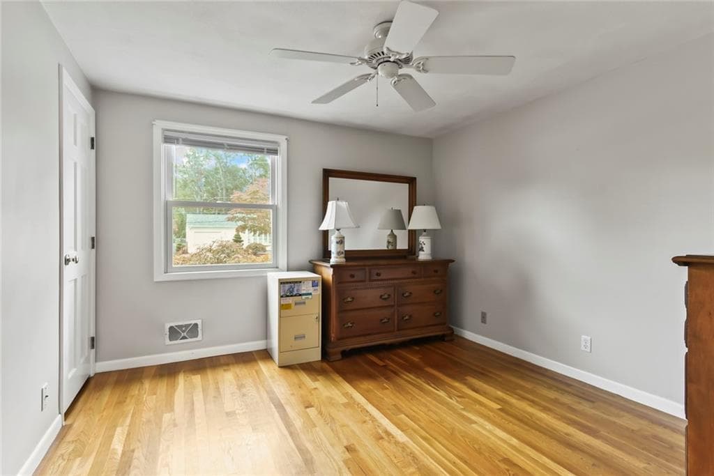 Single Family Residence at 27 Bowman Drive, Warwick, photo 17 of 30