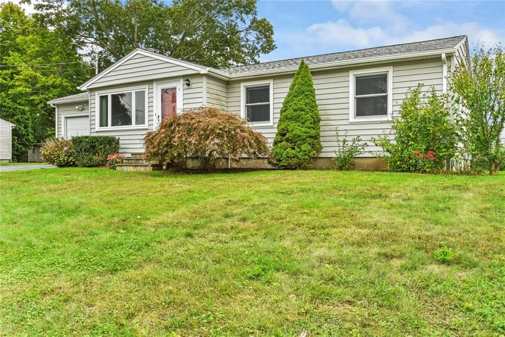 Single Family Residence at 27 Bowman Drive, Warwick, photo 3 of 30