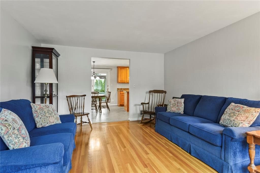Single Family Residence at 27 Bowman Drive, Warwick, photo 5 of 30