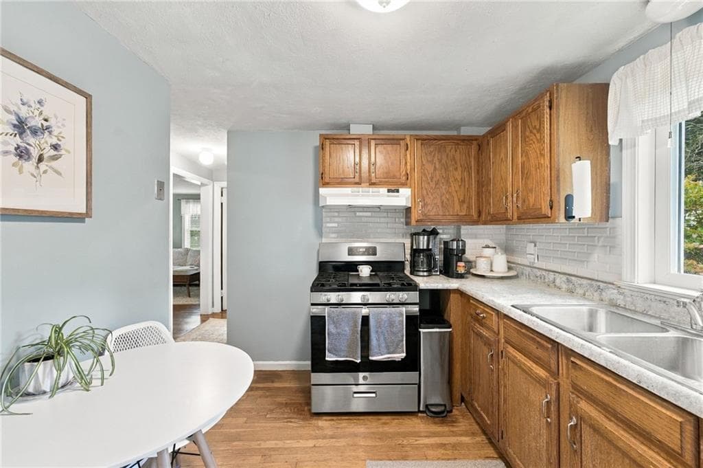 Single Family Residence at 87 Potowomut Road, Warwick, photo 5 of 38