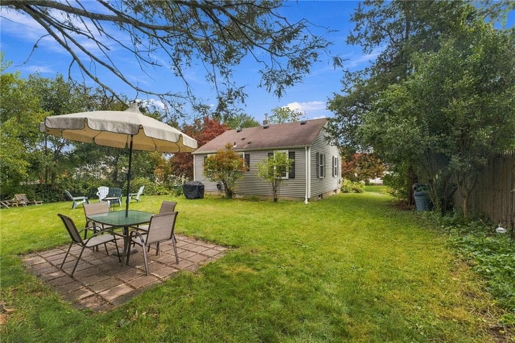 Single Family Residence at 87 Potowomut Road, Warwick, photo 31 of 38