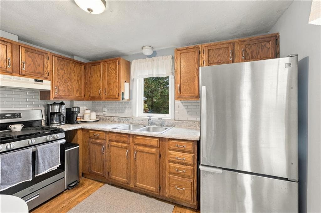 Single Family Residence at 87 Potowomut Road, Warwick, photo 4 of 38