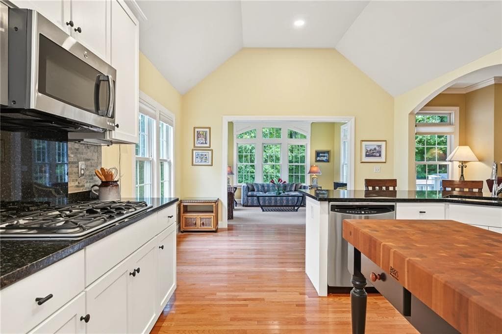 Condominium at 95 Fry Brook Drive, East Greenwich, photo 9 of 44