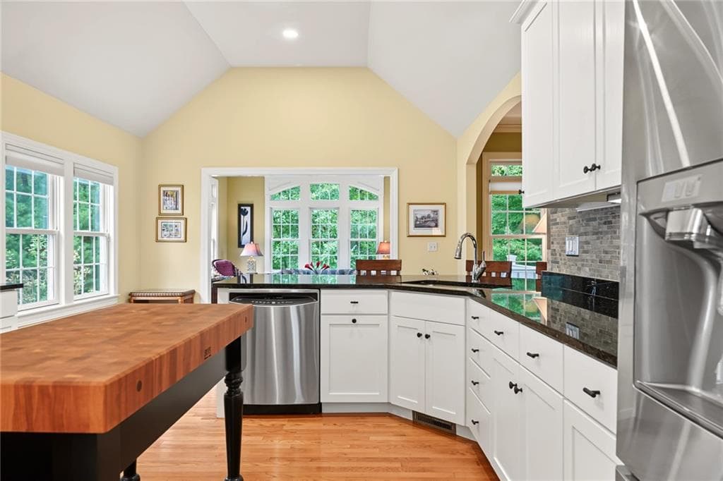 Condominium at 95 Fry Brook Drive, East Greenwich, photo 14 of 44