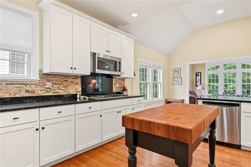 Condominium at 95 Fry Brook Drive, East Greenwich, photo 11 of 44