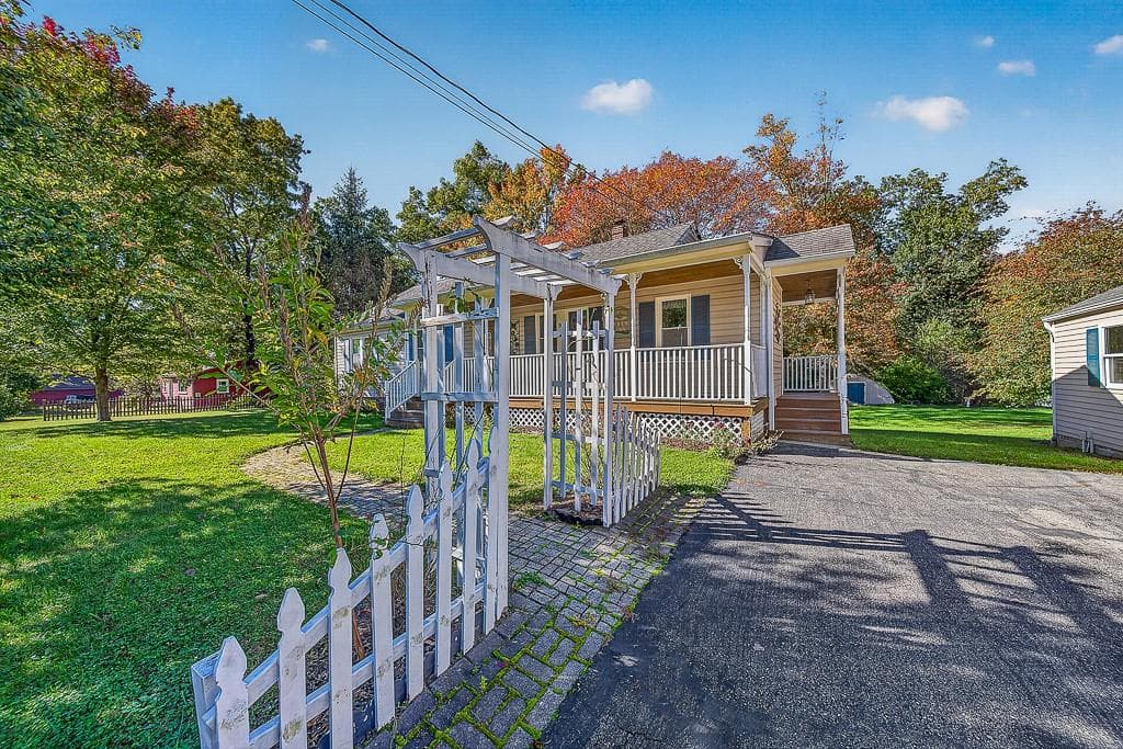 Single Family Residence at 94 Grove Lane, Burrillville, photo 5 of 47