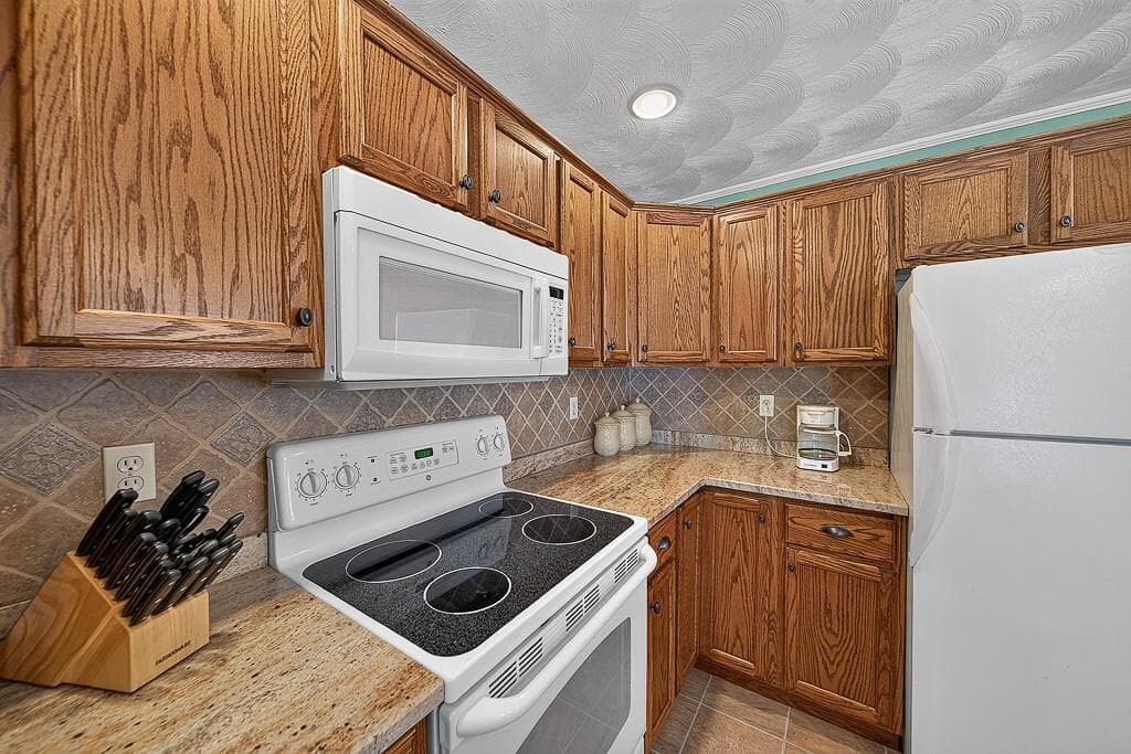 Single Family Residence at 94 Grove Lane, Burrillville, photo 21 of 47