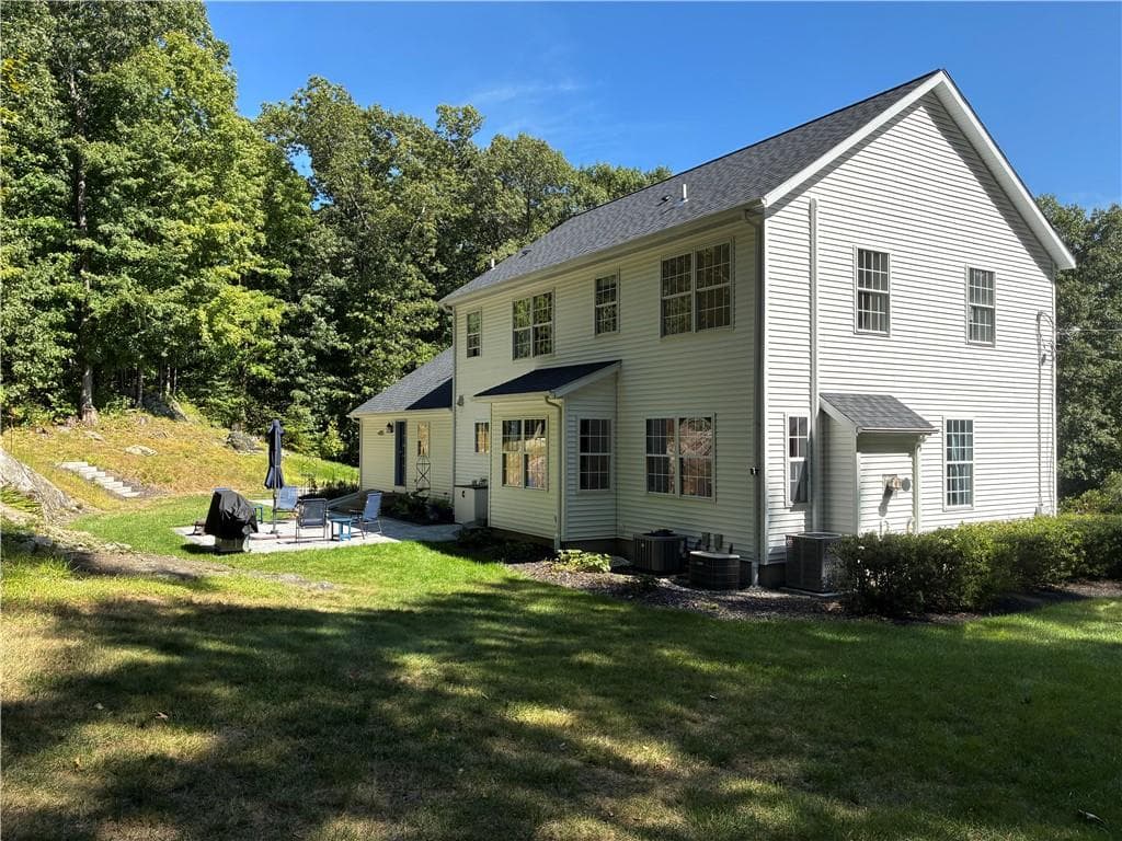 Single Family Residence at 322 Nate Whipple Highway, Cumberland, photo 6 of 50