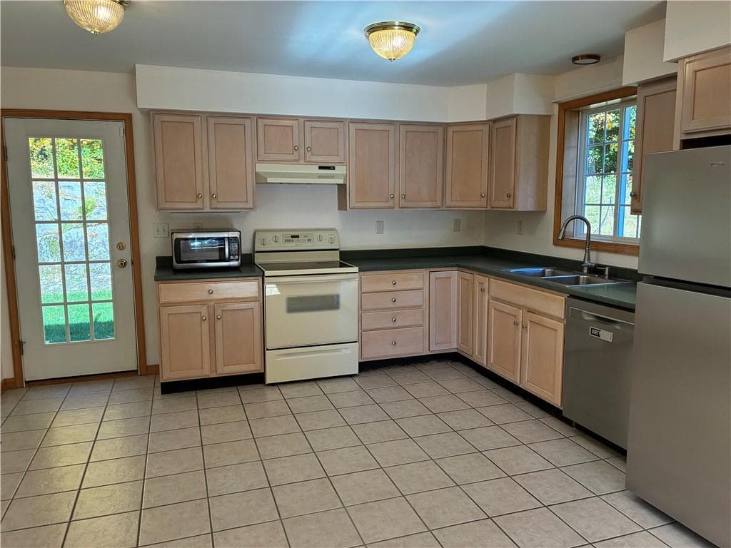 Single Family Residence at 322 Nate Whipple Highway, Cumberland, photo 42 of 50