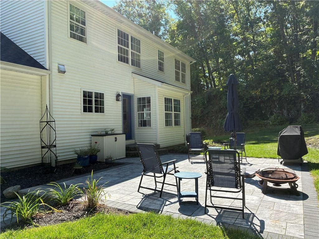 Single Family Residence at 322 Nate Whipple Highway, Cumberland, photo 7 of 50