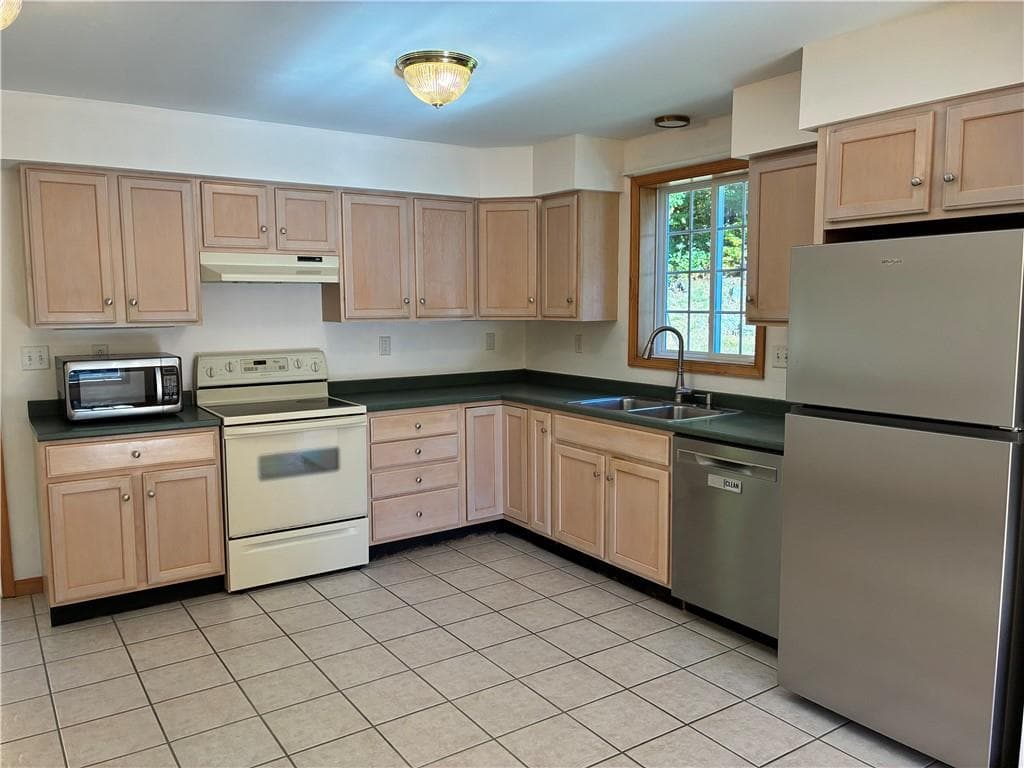Single Family Residence at 322 Nate Whipple Highway, Cumberland, photo 41 of 50