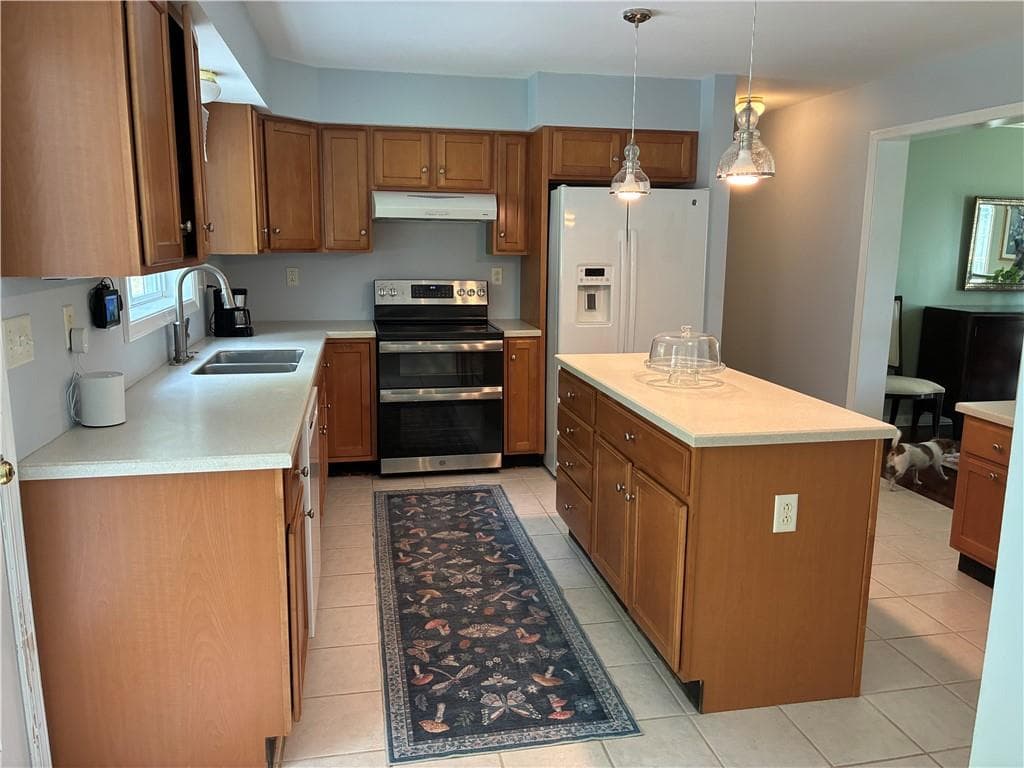 Single Family Residence at 322 Nate Whipple Highway, Cumberland, photo 19 of 50