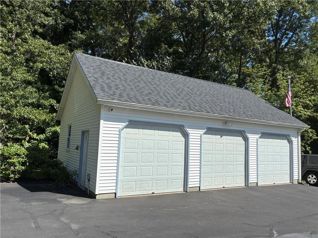Single Family Residence at 322 Nate Whipple Highway, Cumberland, photo 4 of 50