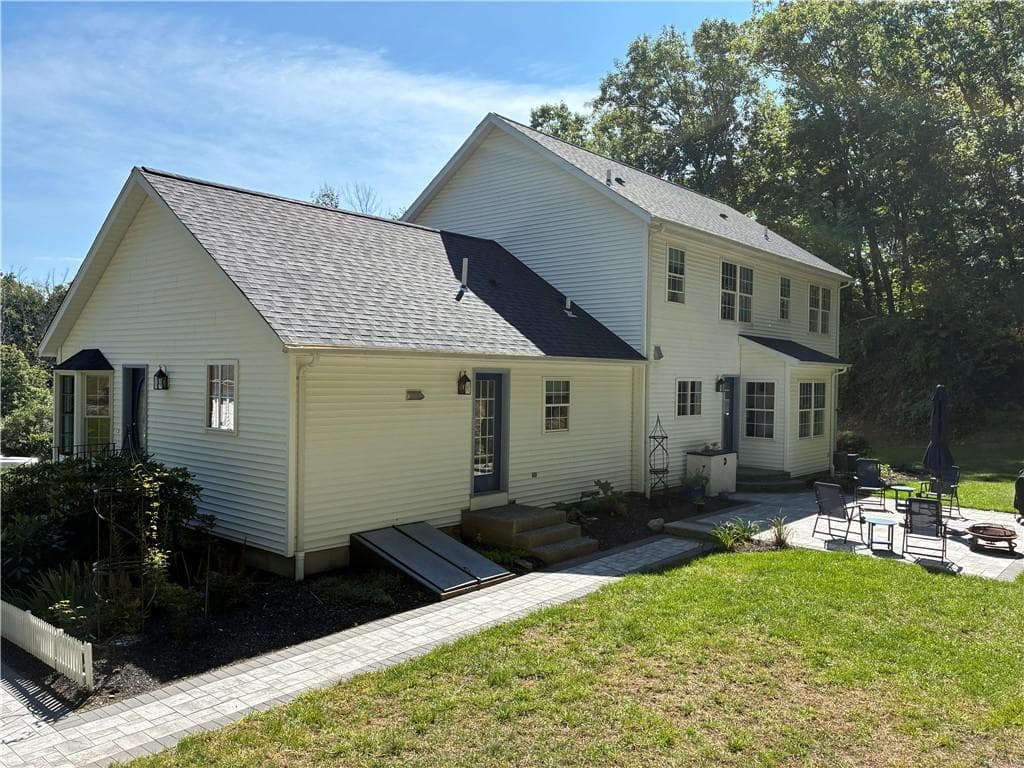 Single Family Residence at 322 Nate Whipple Highway, Cumberland, photo 8 of 50