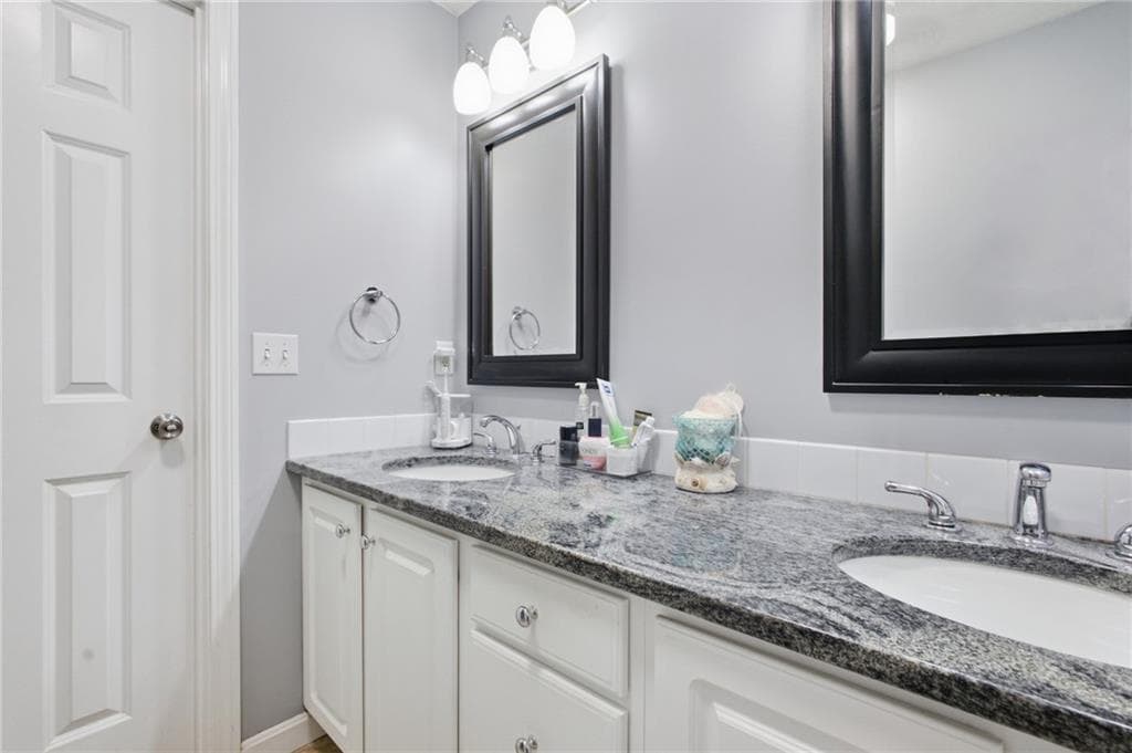 Condominium at 68 Red Brook Lane, West Warwick, photo 27 of 37