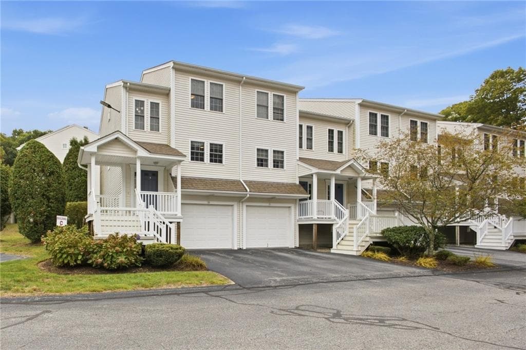 Condominium at 68 Red Brook Lane, West Warwick, photo 2 of 37