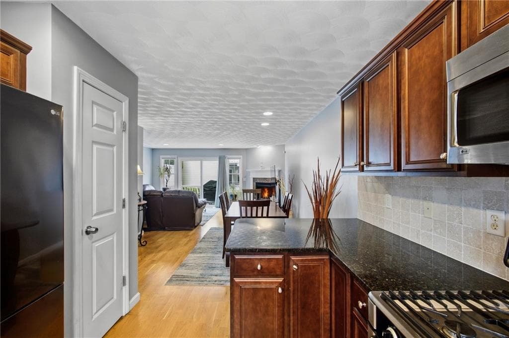 Condominium at 68 Red Brook Lane, West Warwick, photo 7 of 37