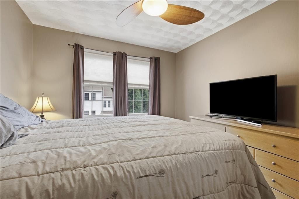 Condominium at 68 Red Brook Lane, West Warwick, photo 19 of 37