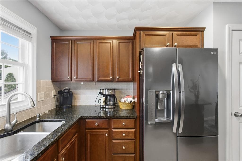 Condominium at 68 Red Brook Lane, West Warwick, photo 4 of 37