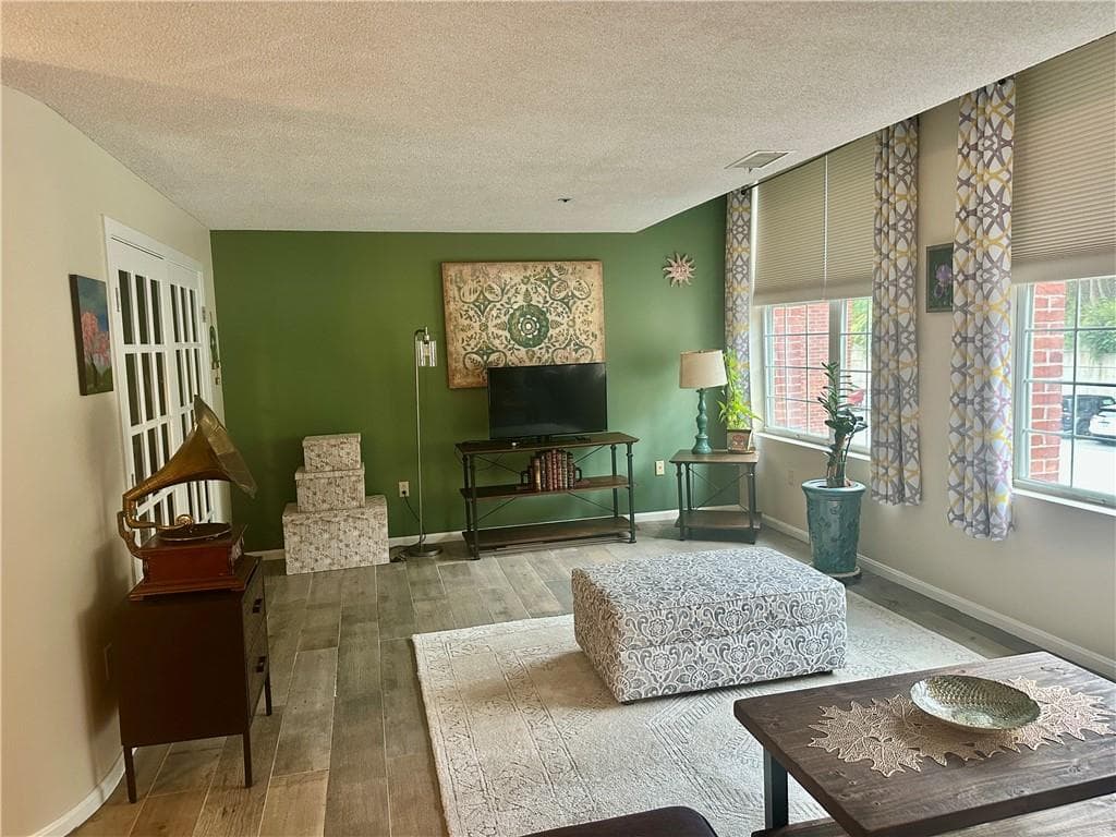 Condominium at 2 School Street, Lincoln, photo 7 of 20