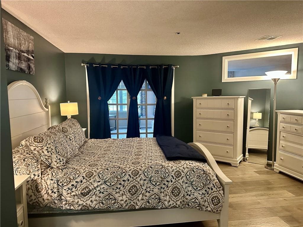 Condominium at 2 School Street, Lincoln, photo 8 of 20