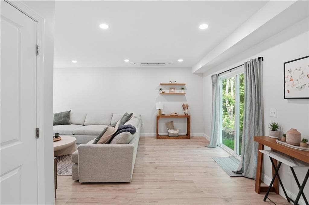 Single Family Residence at 72 Wilbur Road, Lincoln, photo 12 of 30