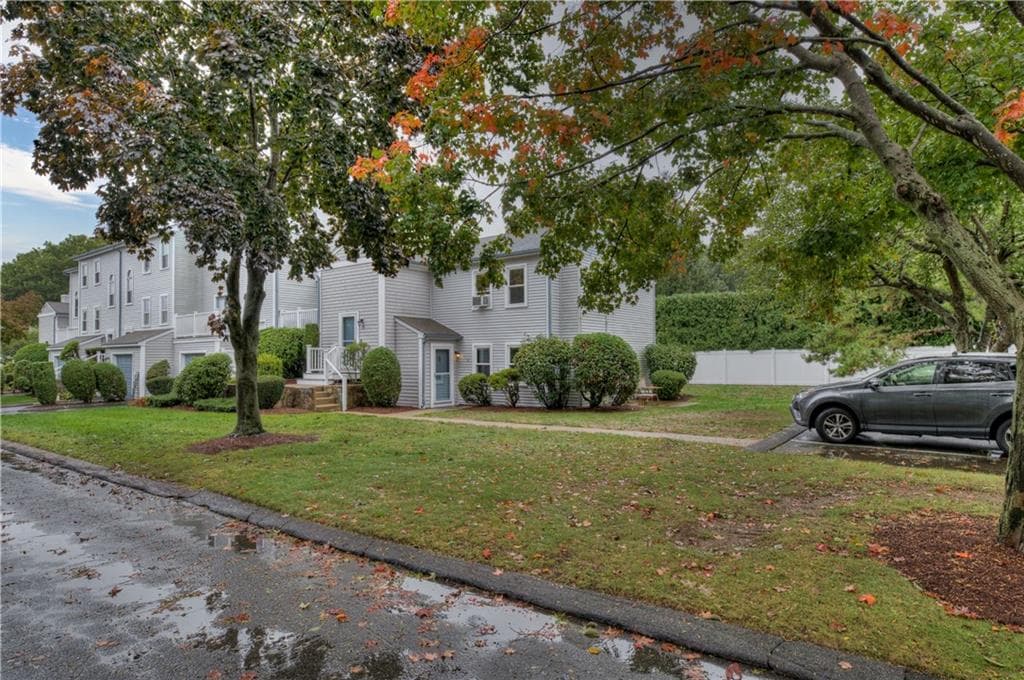 Condominium at 1 Willow Glen Court UNIT 81, Warwick, photo 34 of 36