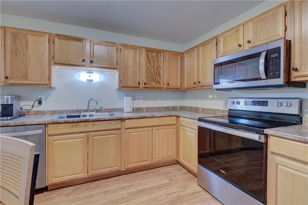 Condominium at 1 Willow Glen Court UNIT 81, Warwick, photo 15 of 36