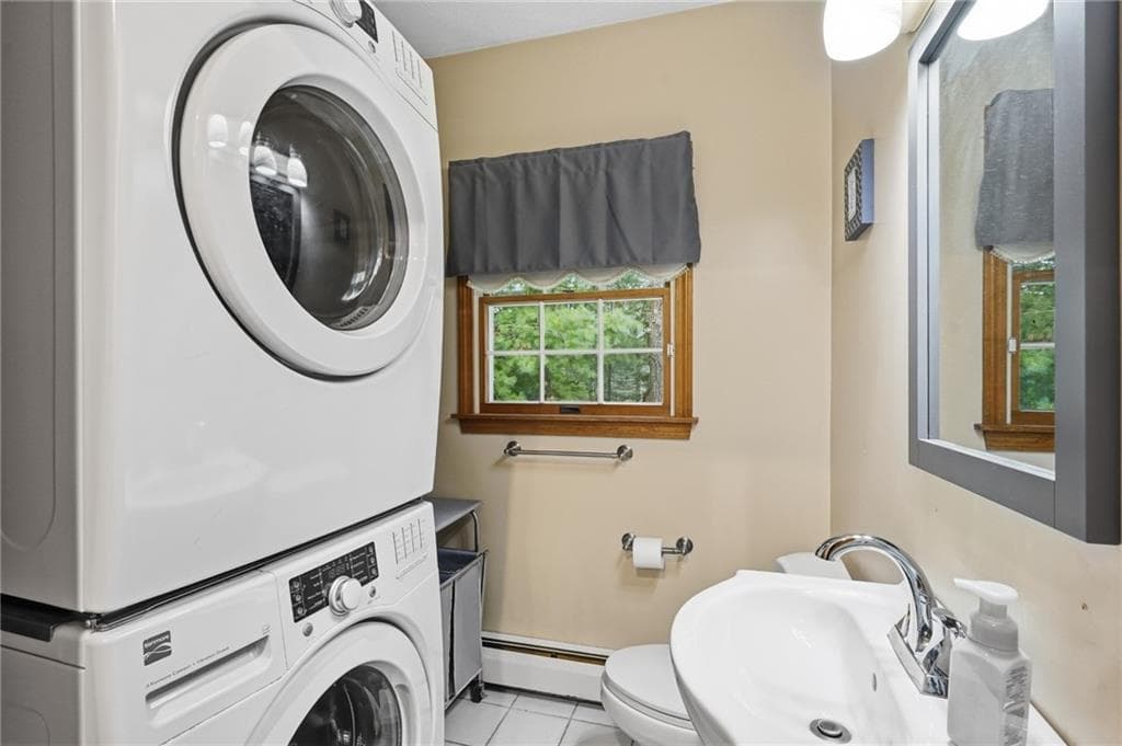 Single Family Residence at 274 Larchwood Drive, Warwick, photo 17 of 24