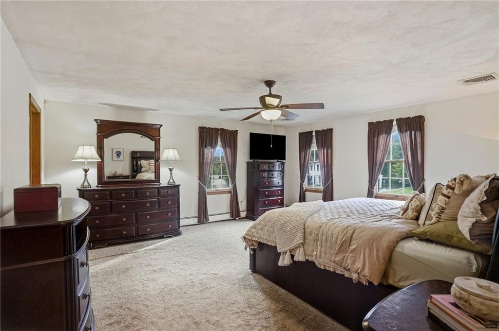Single Family Residence at 274 Larchwood Drive, Warwick, photo 16 of 24