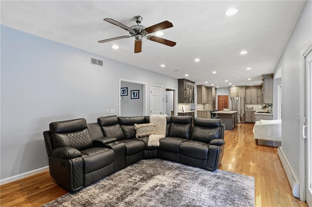 Single Family Residence at 274 Larchwood Drive, Warwick, photo 5 of 24