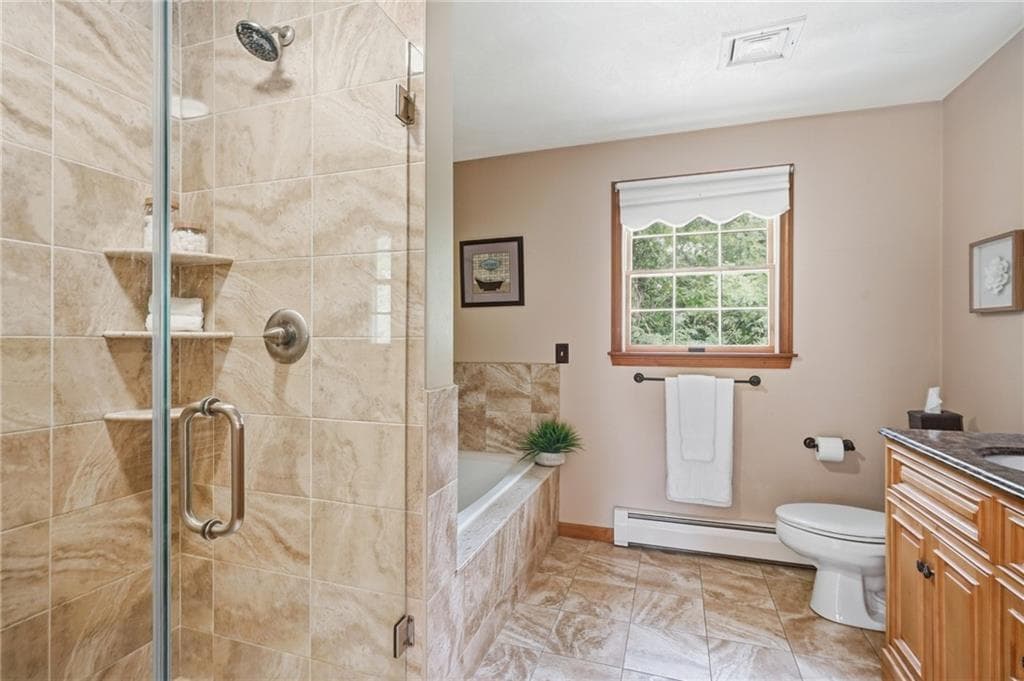 Single Family Residence at 274 Larchwood Drive, Warwick, photo 11 of 24