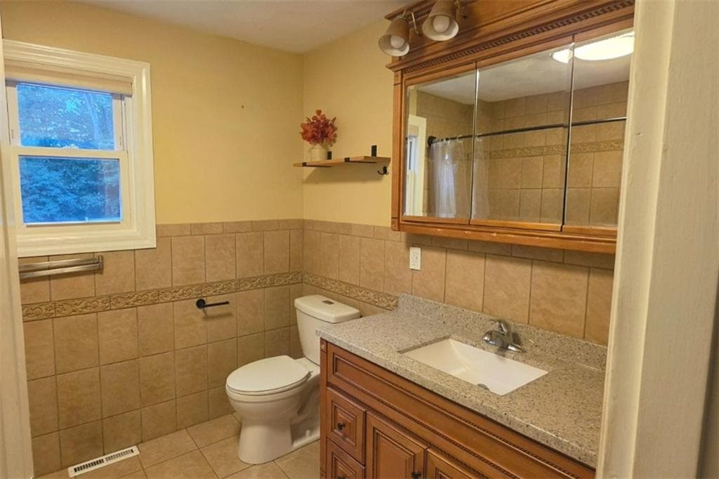Single Family Residence at 157 Black Plain Road, Exeter, photo 15 of 21